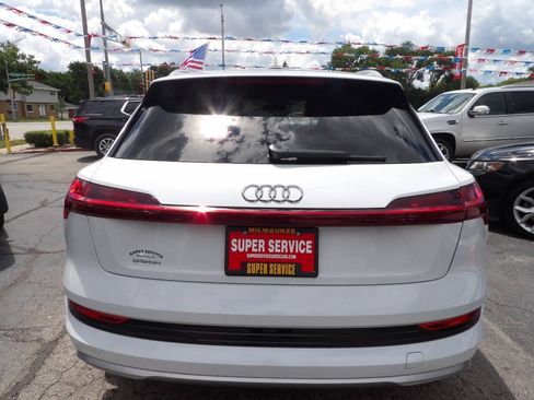 Used 2019 Audi e-tron Prestige w/ Prestige Package AWD/4WD image 5