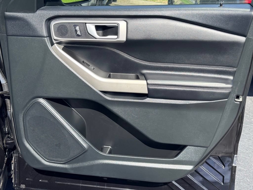 Certified 2023 Ford Explorer XLT w/ Equipment Group 202A RWD image 10
