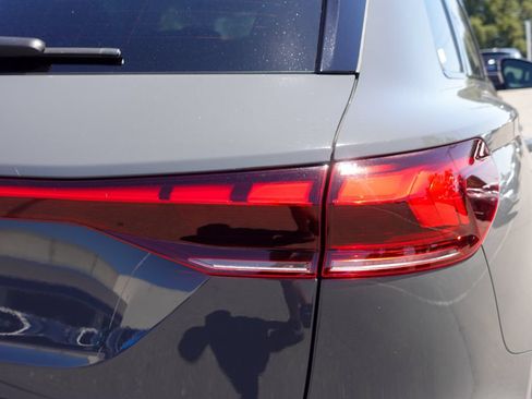 Used 2025 Audi Q6 e-tron Premium RWD image 5