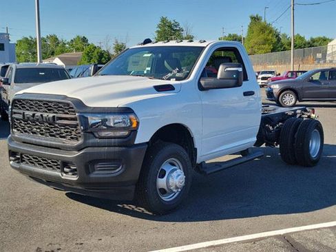 New 2024 RAM 3500 Tradesman image 43