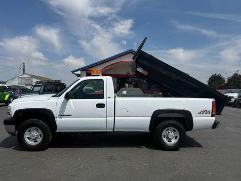 Used 2002 Chevrolet Silverado 2500 4x4 Regular Cab image 2