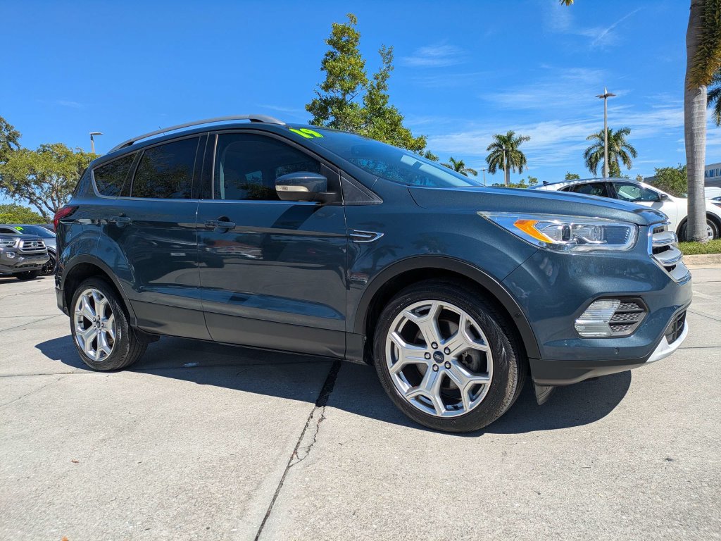 Used 2019 Ford Escape Titanium FWD image 4