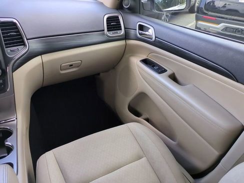 Used 2020 Jeep Grand Cherokee Laredo image 17