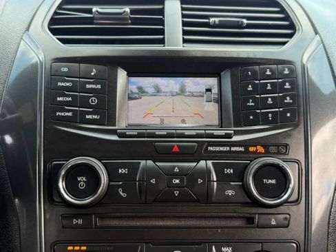 Used 2017 Ford Explorer XLT AWD/4WD image 27