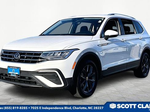 Used 2022 Volkswagen Tiguan SE image 3