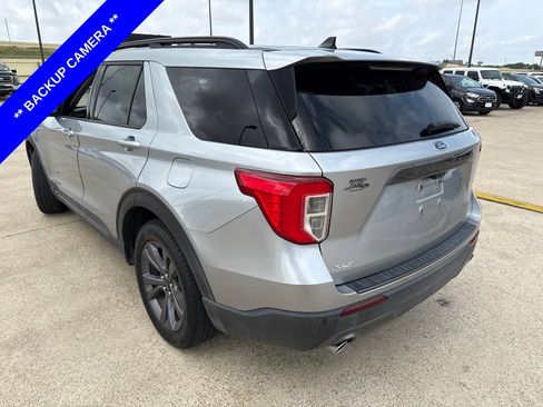 Used 2023 Ford Explorer XLT w/ Equipment Group 202A RWD image 8