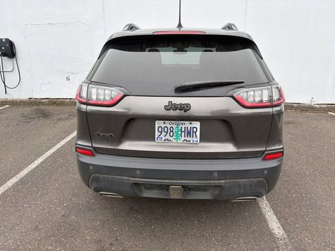 Used 2019 Jeep Cherokee Latitude Plus AWD/4WD image 4