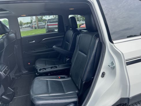 Used 2016 Toyota Highlander Limited AWD/4WD image 25