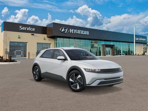 New 2026 Hyundai Ioniq 5 SEL image 2