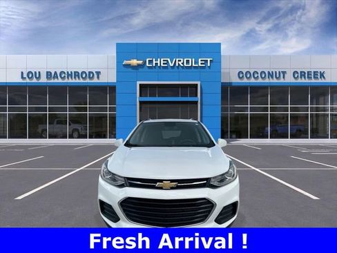 Used 2022 Chevrolet Trax LT w/ LT Convenience Package image 3