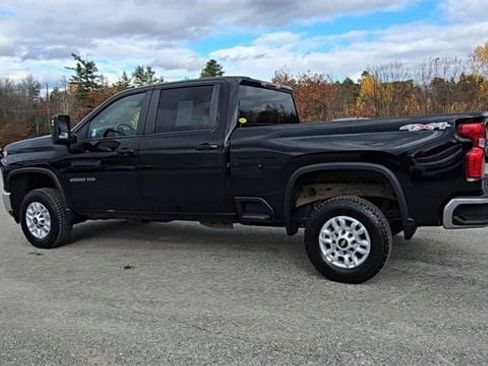 Used 2022 Chevrolet Silverado 2500 LT w/ Snow Plow Prep/Camper Package image 6