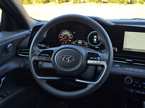 Used 2023 Hyundai Elantra SEL w/ Convenience Package image 21