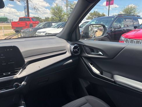 Used 2025 Chevrolet Equinox LT FWD image 34