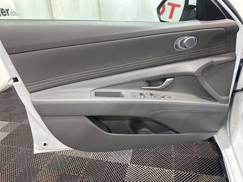 Used 2025 Hyundai Elantra SEL image 22
