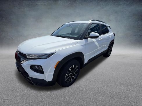 Used 2023 Chevrolet TrailBlazer ACTIV w/ Convenience Package image 3