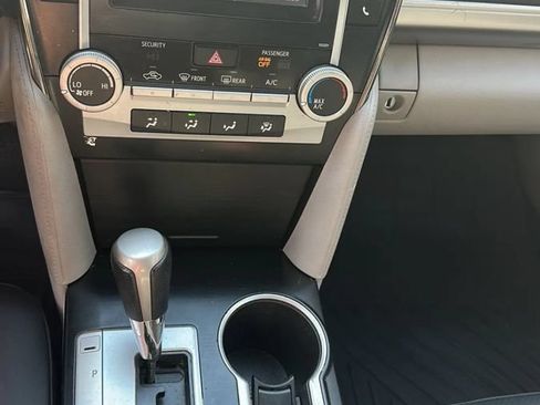 Used 2014 Toyota Camry LE FWD image 11