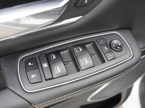 Used 2021 RAM 1500 Laramie AWD/4WD image 22