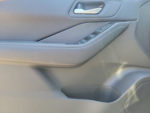 Certified 2025 Nissan Rogue SV FWD image 15