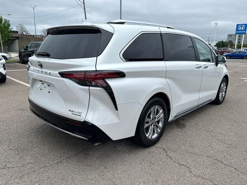 Used 2023 Toyota Sienna Platinum AWD/4WD image 14