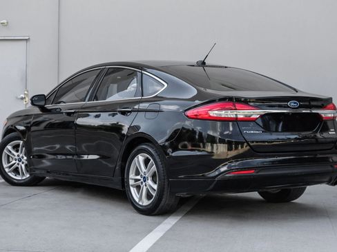 Used 2018 Ford Fusion SE w/ Fusion SE Technology Package FWD image 15