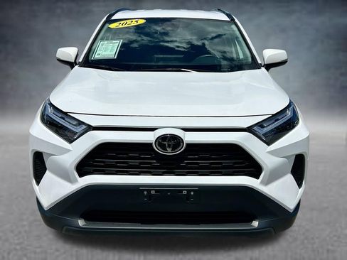 Used 2025 Toyota RAV4 XLE AWD/4WD image 2