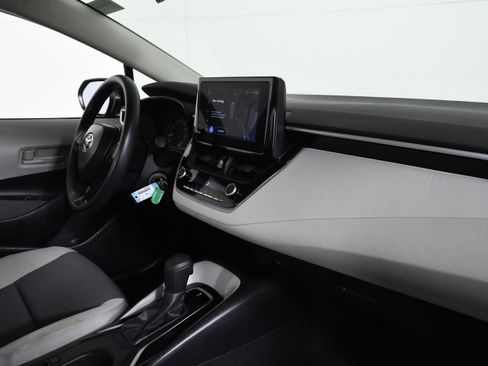 Used 2025 Toyota Corolla LE image 27