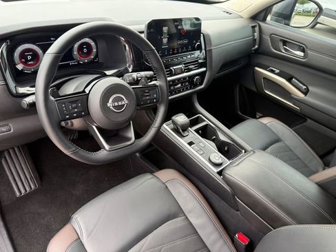Used 2025 Nissan Pathfinder Platinum w/ Cargo Package AWD/4WD image 9