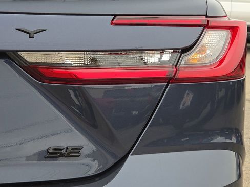 Used 2026 Toyota Camry SE w/ Convenience Package image 12