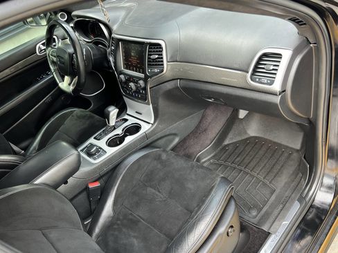 Used 2017 Jeep Grand Cherokee SRT image 24