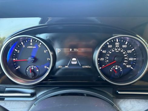 Used 2024 Kia Carnival EX FWD image 18