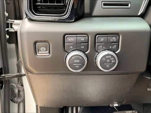 Used 2025 GMC Sierra 2500 AT4 AWD/4WD image 17