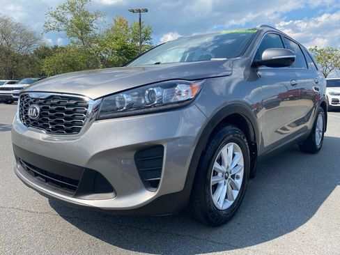 Used 2019 Kia Sorento FWD V6 w/ LX V6 Convenience Package image 3