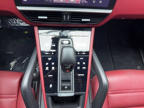 Used 2023 Porsche Cayenne Platinum Edition AWD/4WD image 30