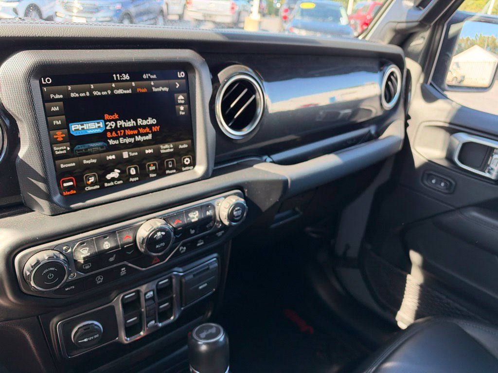 Used 2022 Jeep Wrangler Unlimited Sahara AWD/4WD image 23