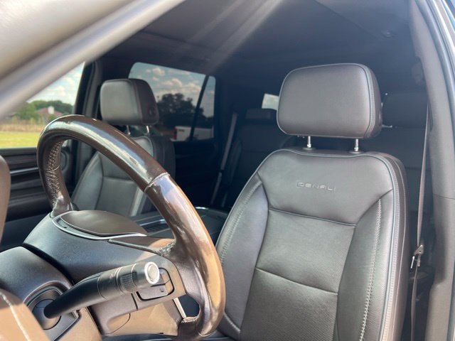 Used 2021 GMC Yukon Denali w/ Denali Premium Package AWD/4WD image 12