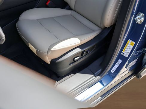 Used 2024 Cadillac XT4 Luxury w/ LPO, Floor Liner Package FWD image 8