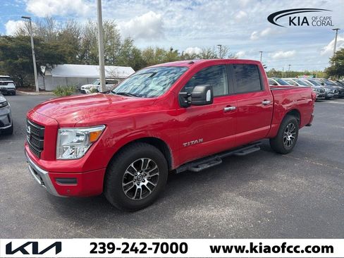 Used 2021 Nissan Titan SV w/ SV Convenience Package image 2