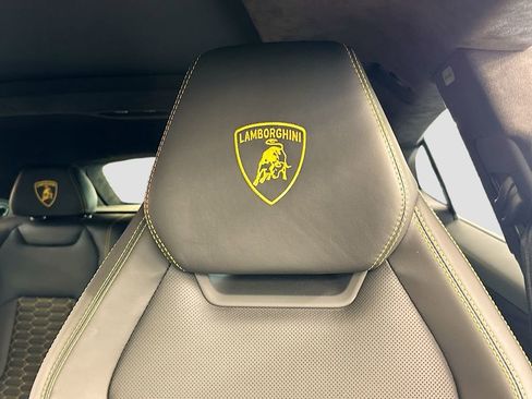 Used 2022 Lamborghini Urus image 24