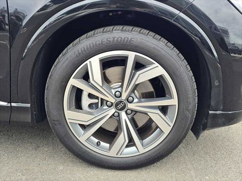 Used 2024 Audi Q4 e-tron Premium Plus image 9