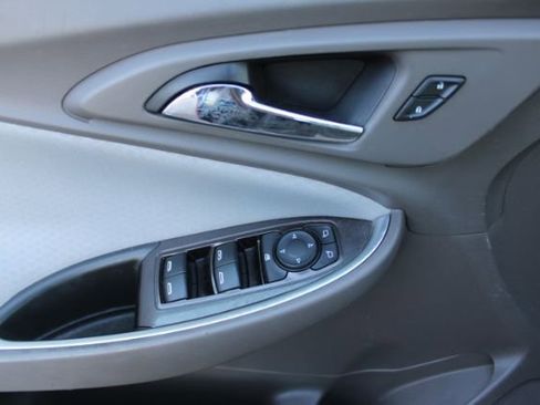 Used 2018 Chevrolet Malibu LT image 7