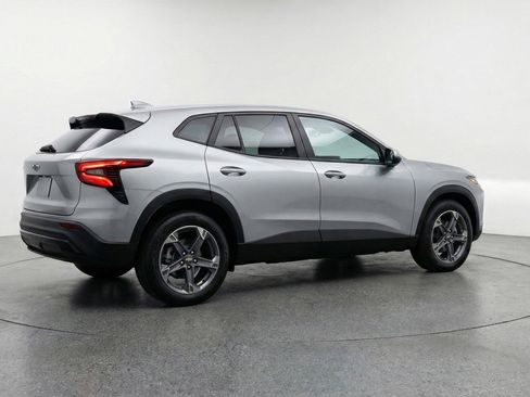 Used 2025 Chevrolet Blazer LT FWD image 9