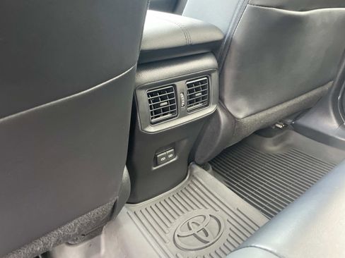 Used 2022 Toyota RAV4 XLE Premium image 14