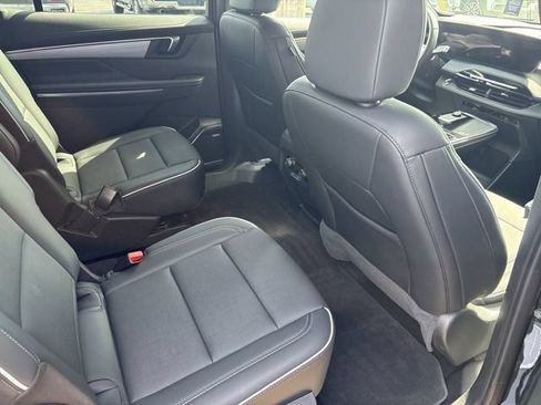 Used 2025 Buick Enclave Preferred AWD/4WD image 16