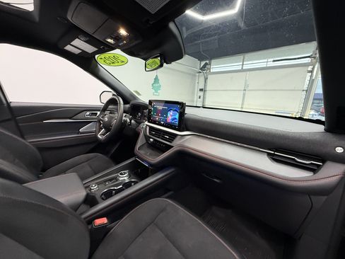 Used 2025 Ford Explorer ST image 29