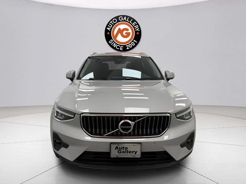 Used 2023 Volvo XC40 B5 Plus AWD/4WD image 8