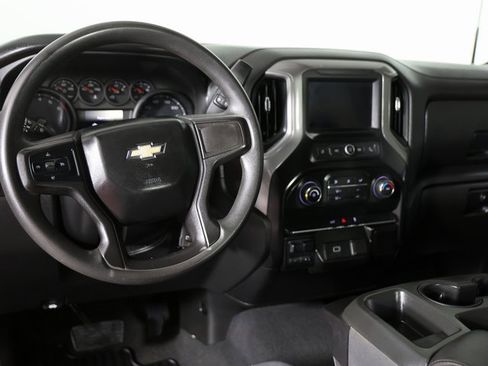 Used 2020 Chevrolet Silverado 2500 Custom w/ Custom Value Package image 11