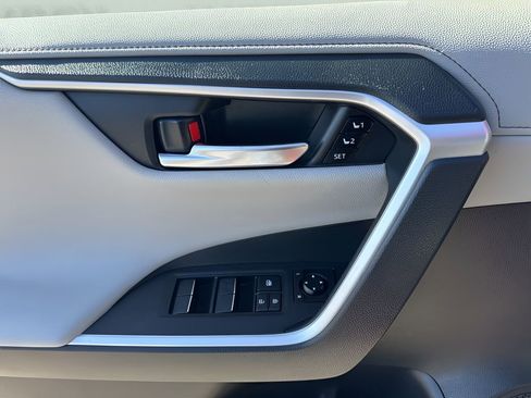 Used 2019 Toyota RAV4 Limited w/ Carpet Mat Package image 27