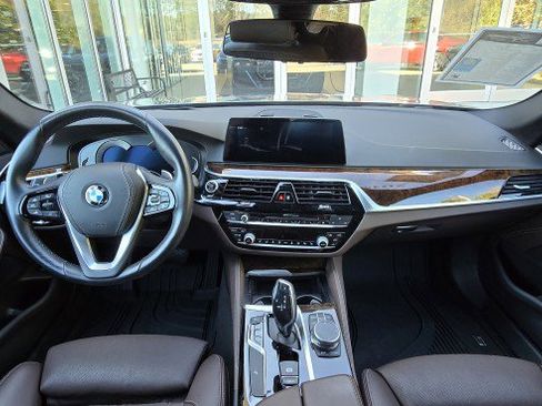 Used 2019 BMW 540i image 18