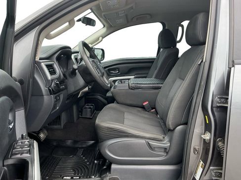 Used 2018 Nissan Titan SV AWD/4WD image 14