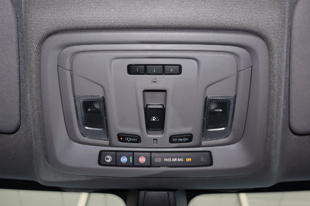 Used 2021 Chevrolet Silverado 1500 LTZ AWD/4WD image 32